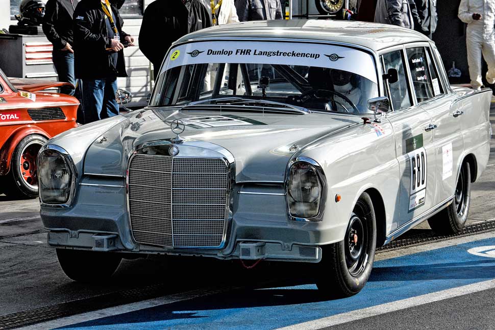 Mercedes-Benz Classic Werksrennwagen 220 SE (W 111), von den Fans liebevoll „Renn-Heckflosse“ genannt, beim ADAC Eifelrennen 2013.
